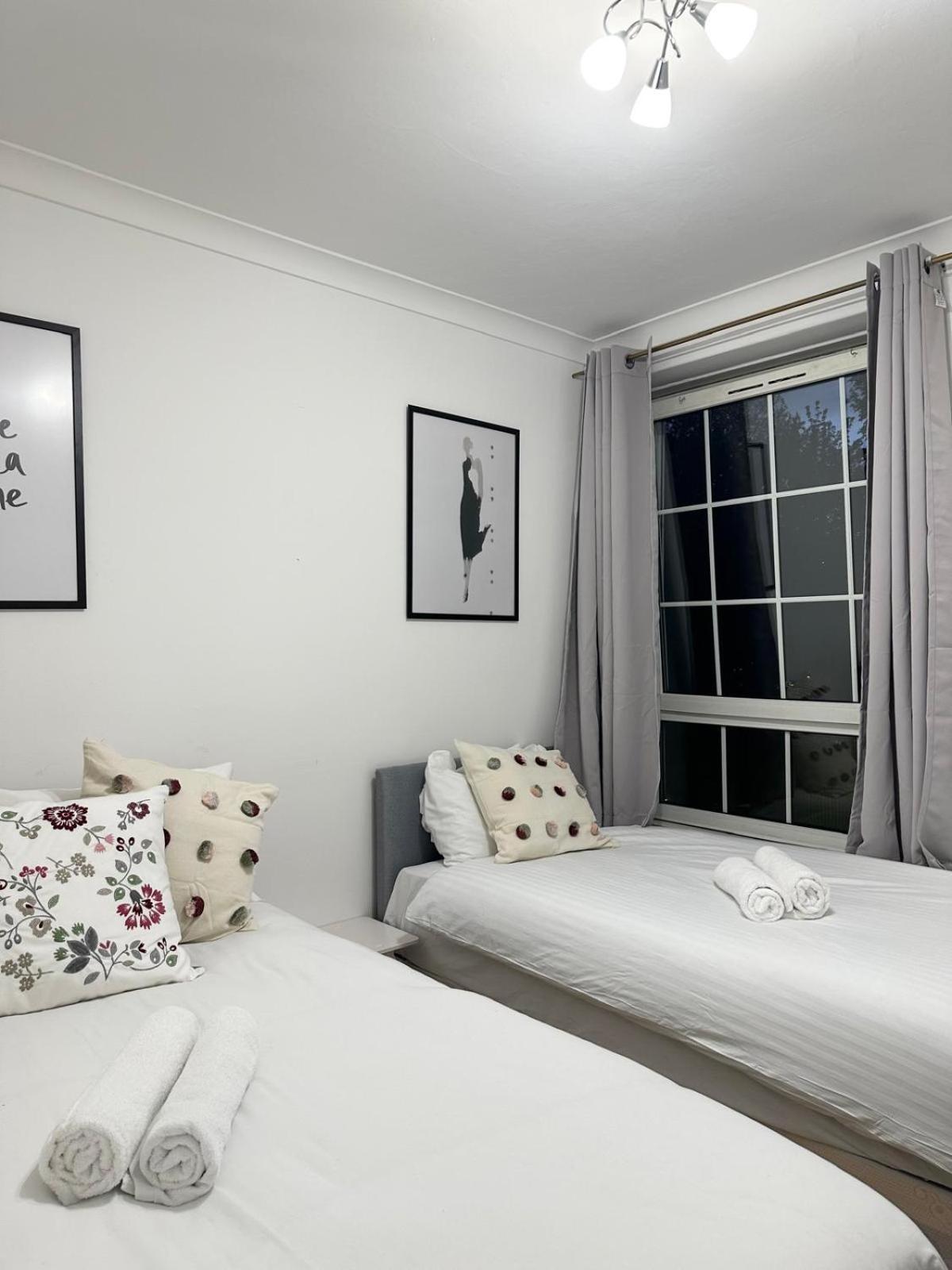 Budget Grey House London Eksteriør billede